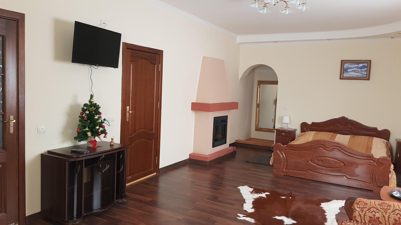 Lara Hotel Солочин Екстериор снимка