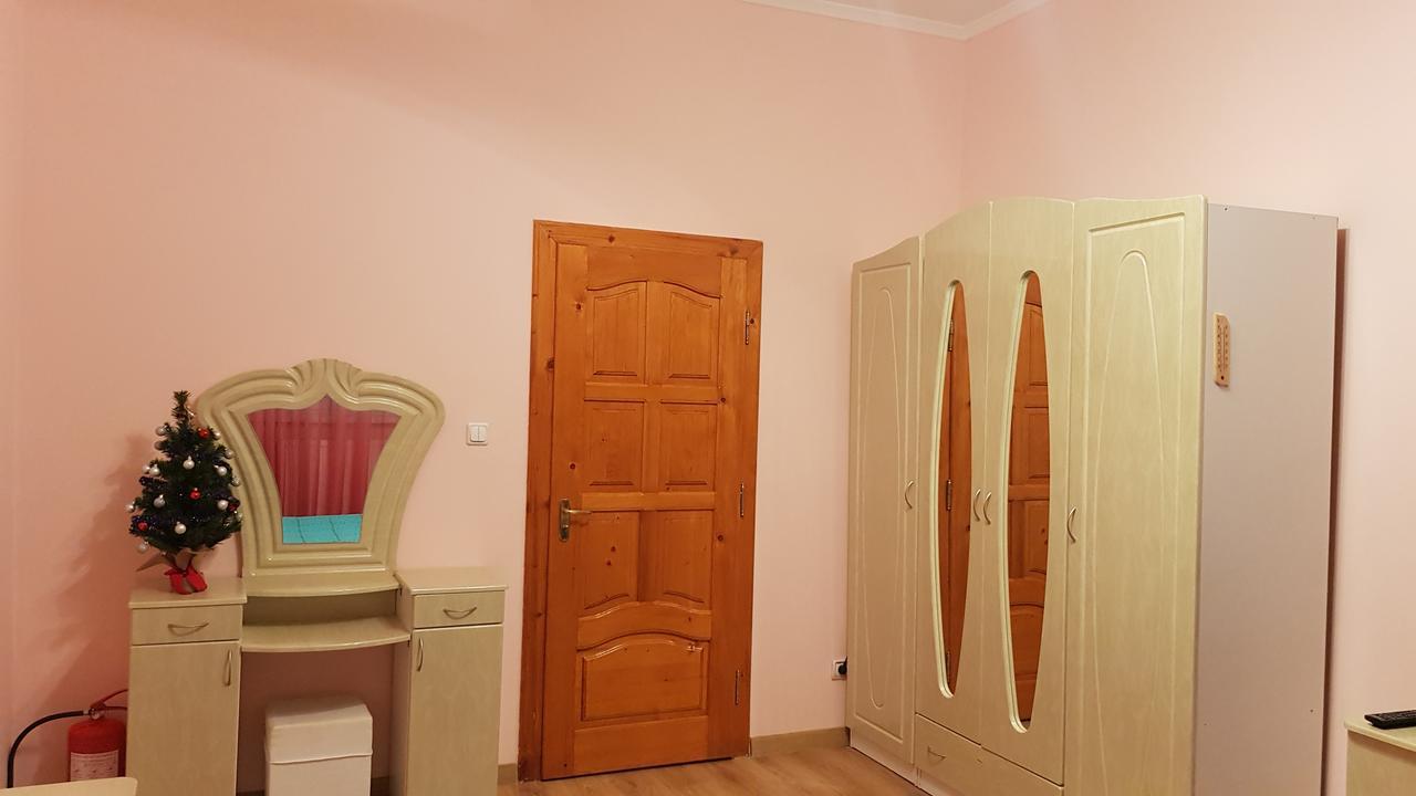 Lara Hotel Солочин Екстериор снимка