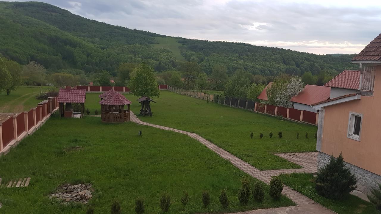 Lara Hotel Солочин Екстериор снимка